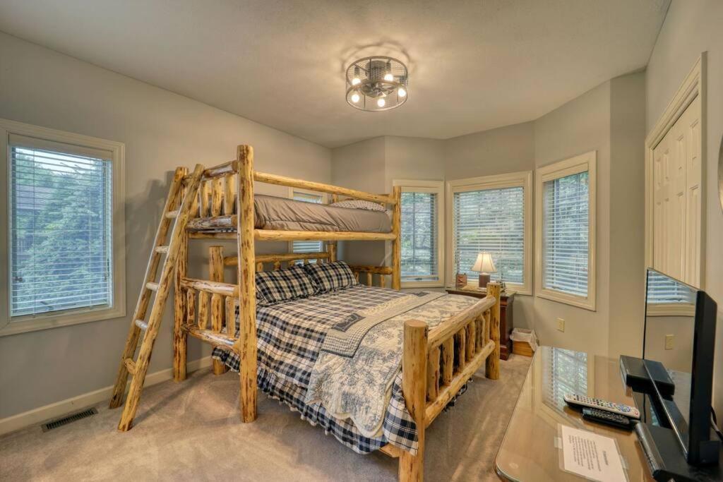 Bucket List Views Sugar Mountain Private Condo - 2Bed, 2Bath, Sleeps 6, Panoramic Views Of Mountains From Large Deck, Short Drive To Shopping, Restaurants, Cafes & Banner Elk Town 외부 사진