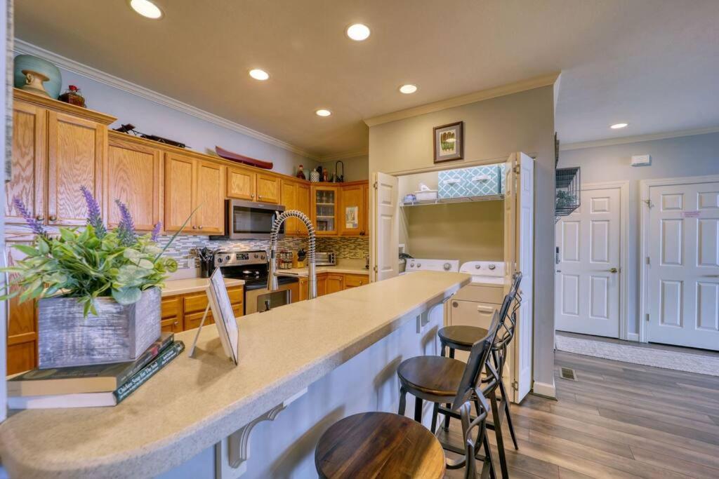 Bucket List Views Sugar Mountain Private Condo - 2Bed, 2Bath, Sleeps 6, Panoramic Views Of Mountains From Large Deck, Short Drive To Shopping, Restaurants, Cafes & Banner Elk Town 외부 사진